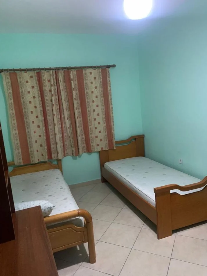 Tirane, jepet me qera apartament 2+1+Ballkon Kati 2, 80 m² 430 € (Don Bosko)