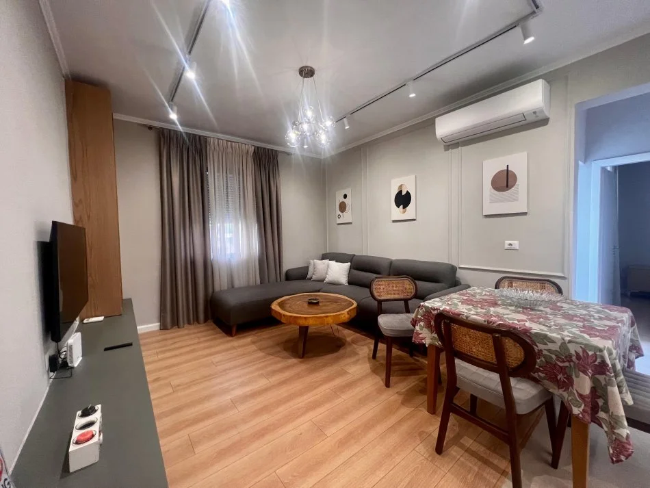 Tirane, jepet me qera 2+1 Kati 3, 80 m² (Pazari i Ri - Tiranë)