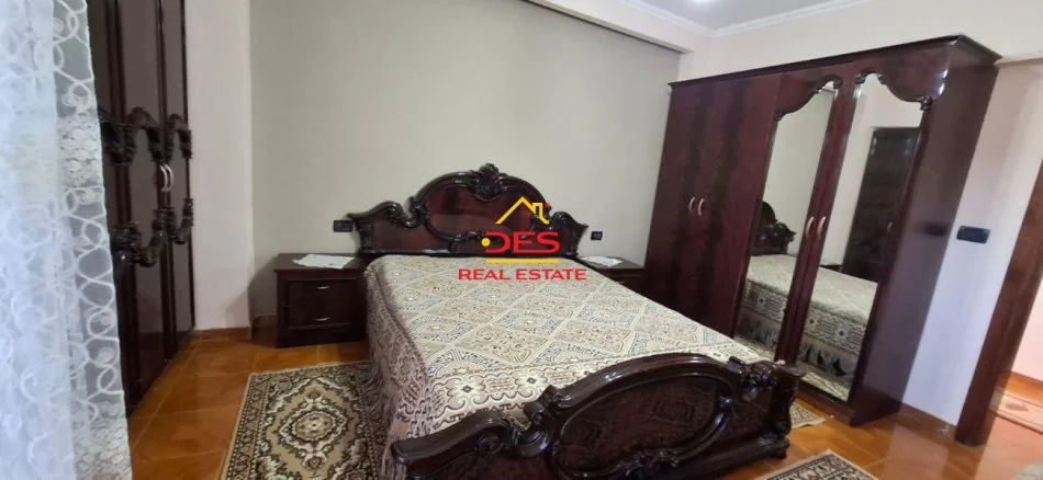 Vlore, jepet me qera apartament 3+1+Ballkon Kati 3, 100 m² 350 € (Rruga Demokracia)