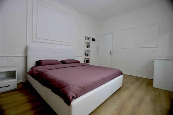 Tirane, jepet me qera apartament 1+1+Ballkon Kati 4, 60 m² 580 € (Karl Gega)