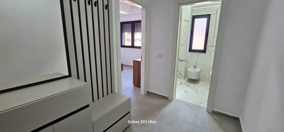 Tirane, jepet me qera apartament 1+1+Ballkon Kati 4, 70 m² 550 € 