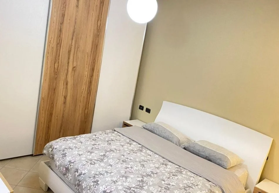 Tirane, jepet me qera apartament 2+1+Ballkon Kati 10, 100 m² 900 € (Pazari ri)