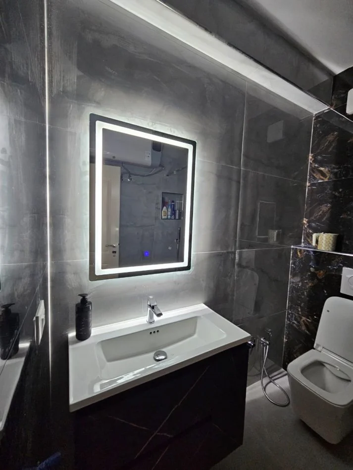 Tirane, jepet me qera apartament 2+1 Kati 3, 87 m² 700 € (Petro Nini Liarasi)