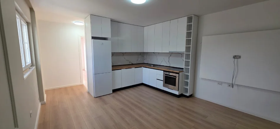 Tirane, jepet me qera apartament 2+1 Kati 7, 115 m² 500 € (Kombinat)