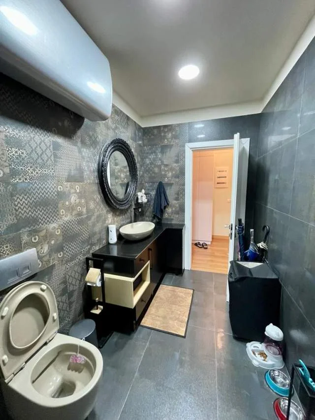 Tirane, jepet me qera apartament 4+1+A+BLK Kati 3, 160 m² 1500 Euro (Rruga Sulejman Delvina)