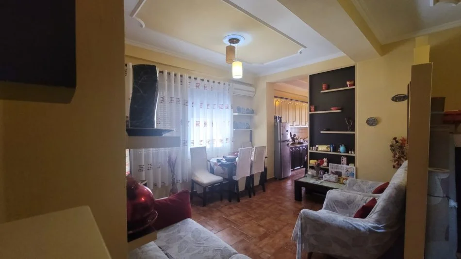 Tirane, jepet me qera apartament 2+1+Ballkon Kati 1, 550 € (Mine Peza)