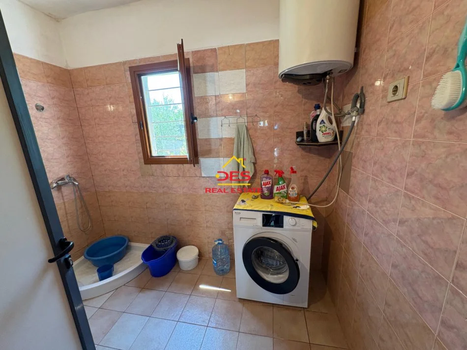 Vlore, jepet me qera shtepi 2+1+Ballkon Kati 0, 110 m² 250 € (Rruga Demokracia)