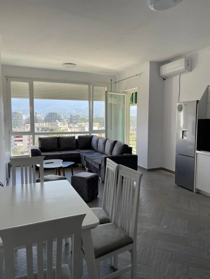 Tirane, jepet me qera apartament 2+1+Ballkon Kati 3, 110 m² 700 € (Kopshti Botanik)