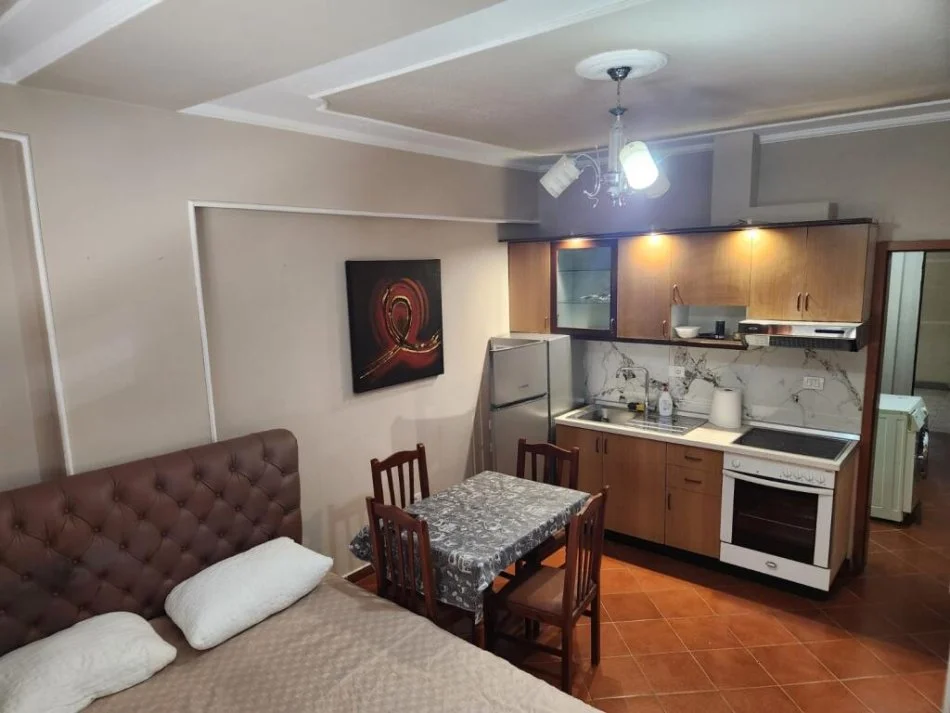 Tirane, jepet me qera garsonier Kati 1, 450 €