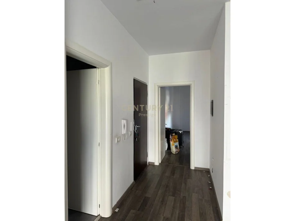 Tirane, jepet me qera ambjent biznesi Kati 1, 104 m² 1.500 € (Stadiumi Dinamo)