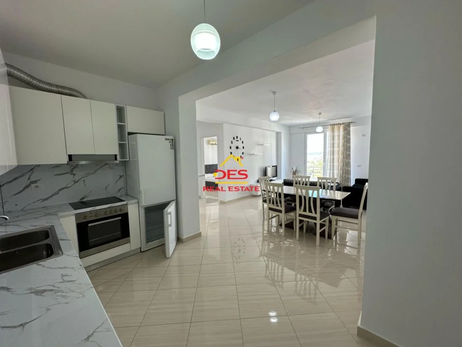 Vlore, jepet me qera apartament 2+1+Ballkon Kati 7, 108 m² 500 € (Rr Sazani)