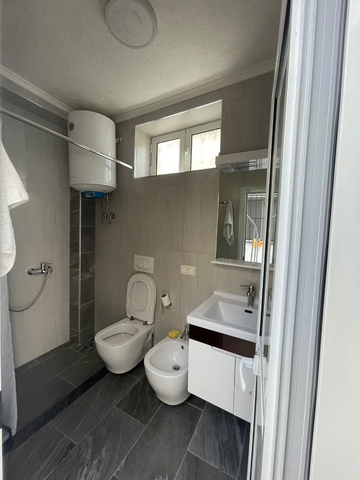 APARTAMENT 1+1 ME QIRA 400 € (RRUGA BARDHYL)