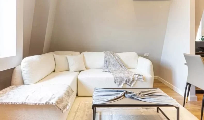 Tirane, jepet me qera apartament 1+1+Ballkon Kati 7, 70 m² 700 € (Stadiumi Dinamo)