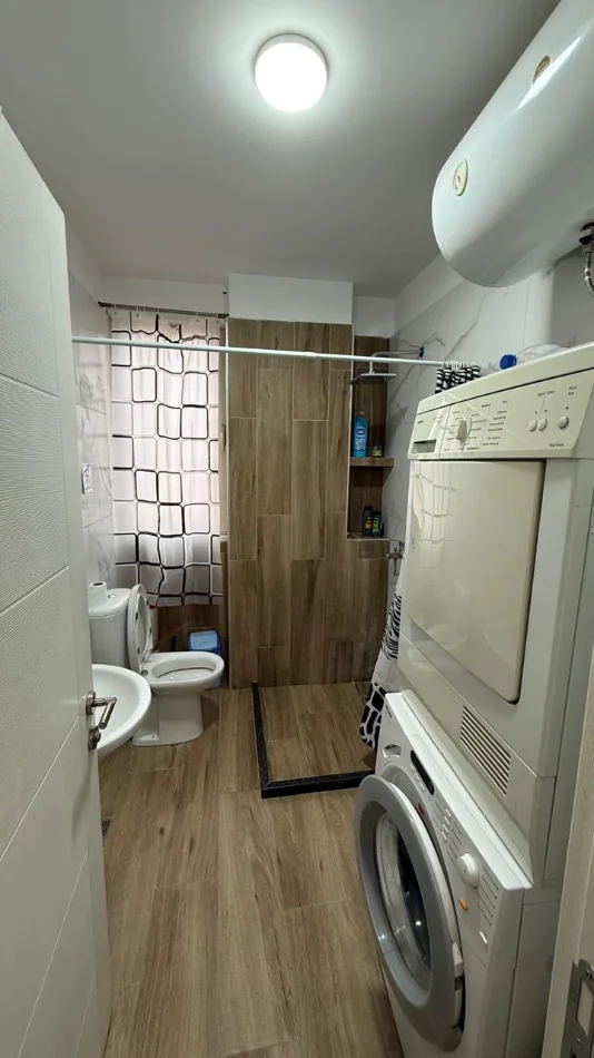 Tirane, jepet me qera apartament 3+1 Kati 3, 92 m² 550 € (Kopshti Botanik)