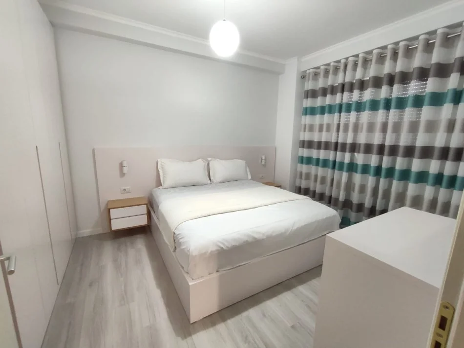 Tirane, jepet me qera apartament 2+1 Kati 2, 58 m² 600 € (Prokuroria e tiranes)