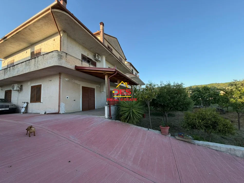 Shqiperi, jepet me qera Vile 1+1+Ballkon Kati 3, 80 m² 300 € (Rruga Demokracia)