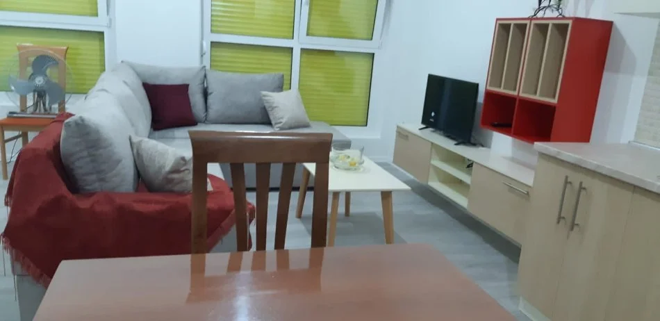 Tirane, jepet me qera apartament 2+1 Kati 3, 85 m² 450 € (Ali Dem, Kompleksi Mangalem)