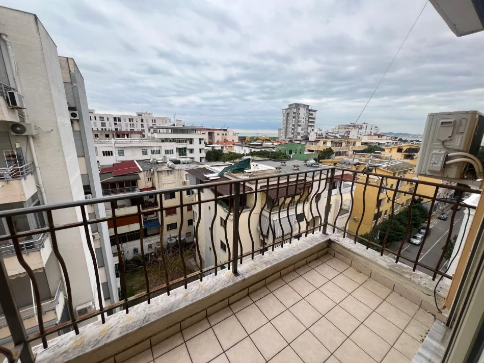 Shqiperi, jepet me qera apartament 1+1 Kati 6, 350 € 