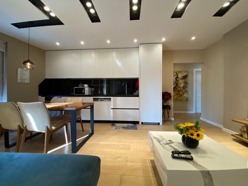Tirane, jepet me qera apartament 2+1 Kati 7, 91 m² 800 € (kompleksi magnet)