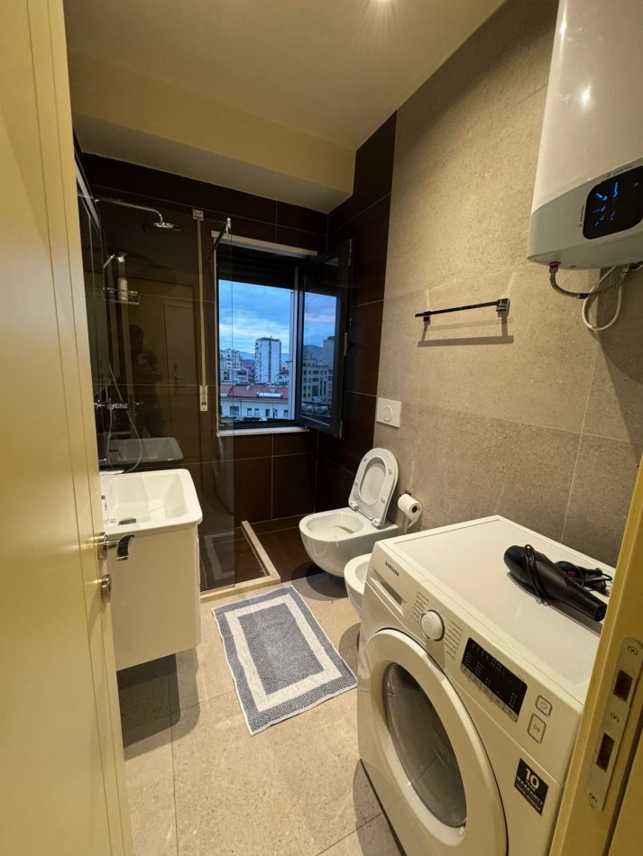 Tirane, jepet me qera apartament 1+1 Kati 5, 70 m² 750 € (Bulevardi Zogu I pare)