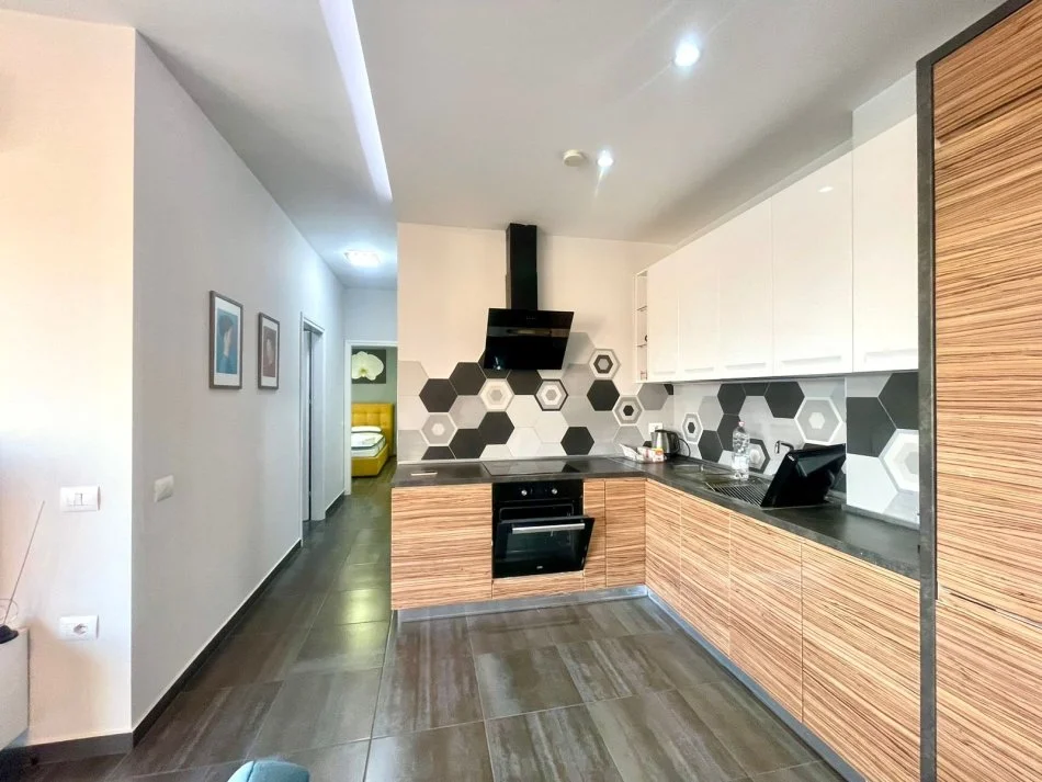 Tirane, jepet me qera apartament 2+1 Kati 9, 90 m² 1.000 € (PAZARI RI)