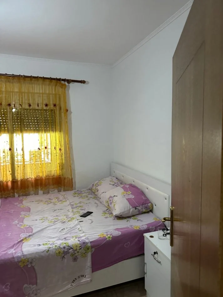 Tirane, jepet me qera apartament 3+1 Kati 2, 140 m² 1.000 € (Don Bosko)