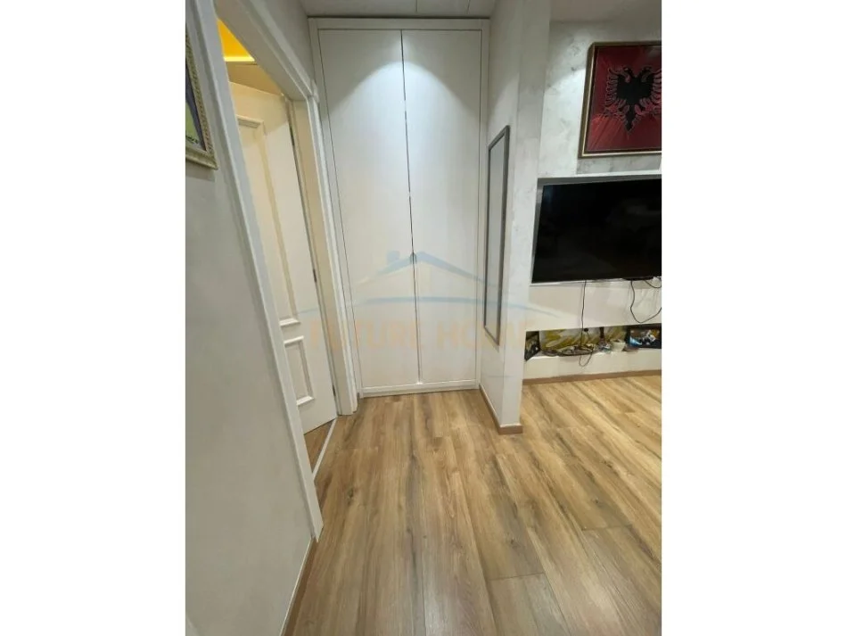 Tirane, shitet apartament 2+1+Ballkon Kati 6, 105 m² 200.000 € (fusha e aviacionit)