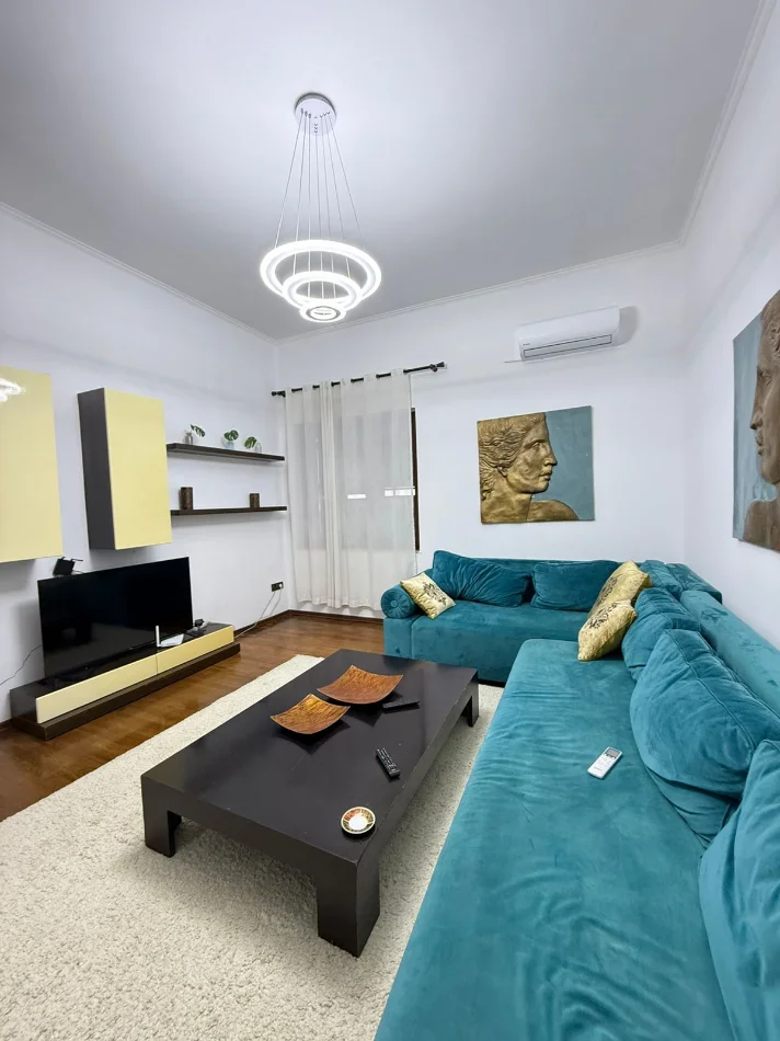 Tirane, jepet me qera apartament 2+1 Kati 4, 103 m² 1.000 € (Rruga e Barrikadave)