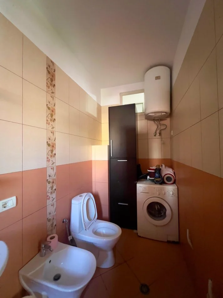 Tirane, jepet me qera apartament 2+1+Ballkon Kati 2, 103 m² 650 € (george washington)