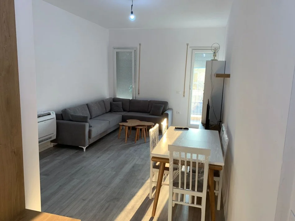 Tirane, jepet me qera apartament 2+1+Aneks+Ballkon Kati 8, 120 m² 450 € (Univers City)