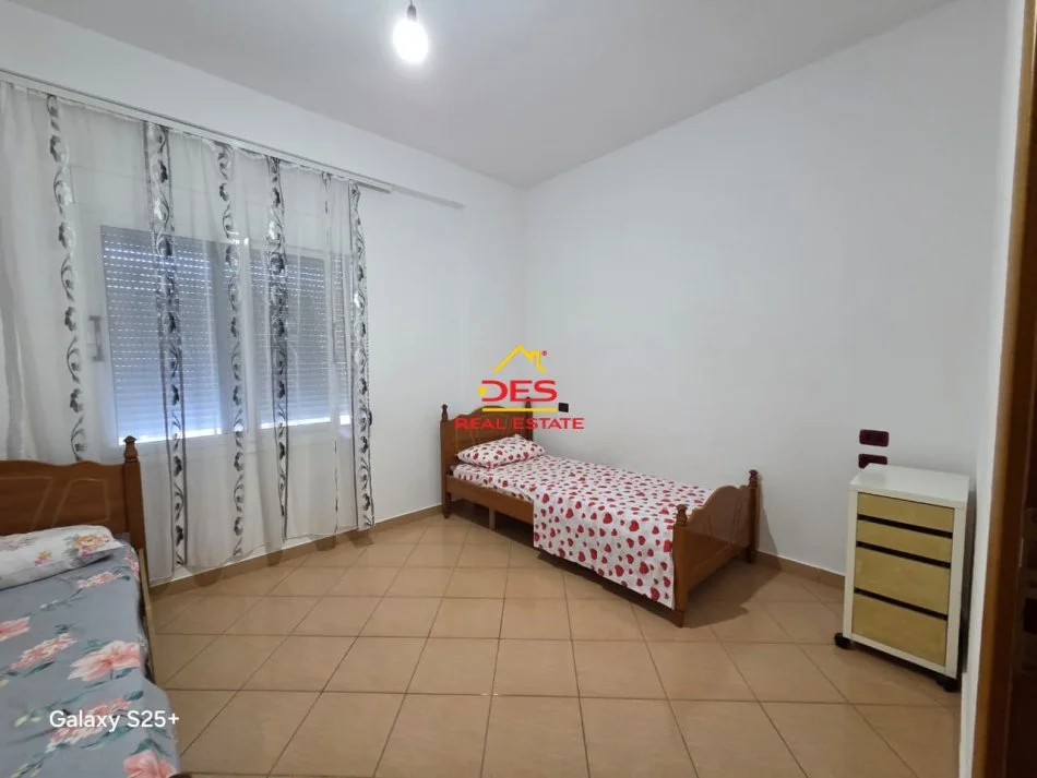Vlore, jepet me qera apartament 2+1+Ballkon Kati 3, 110 m² 350 € (Rruga Murat Tërbaçi)