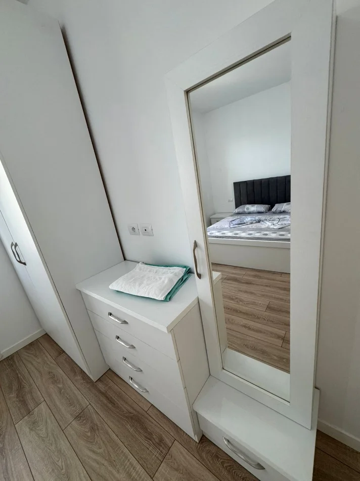 Vlore, jepet me qera 1+1 Kati 2, 65 m² 70 € (Radhime)