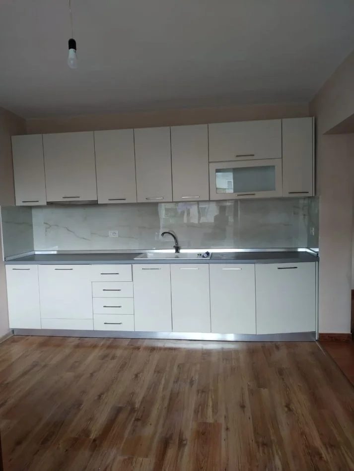 Tirane, jepet me qera apartament 1+1 Kati 2, 50 m² 450 € (21 Dhjetori)
