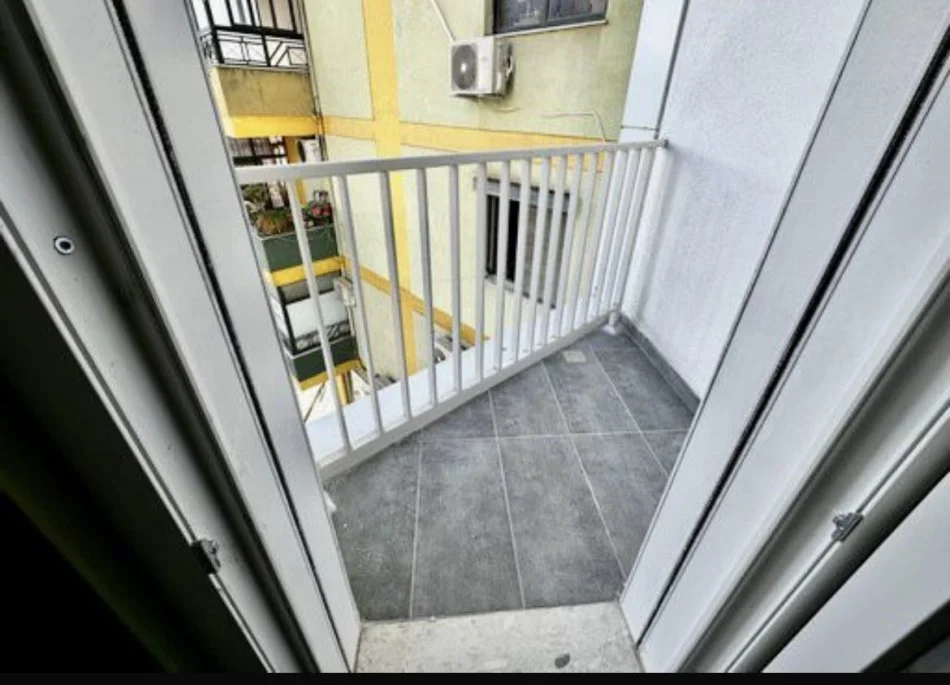 Apartament 1+1 ne Shitje ne Rr e Barrikadave .