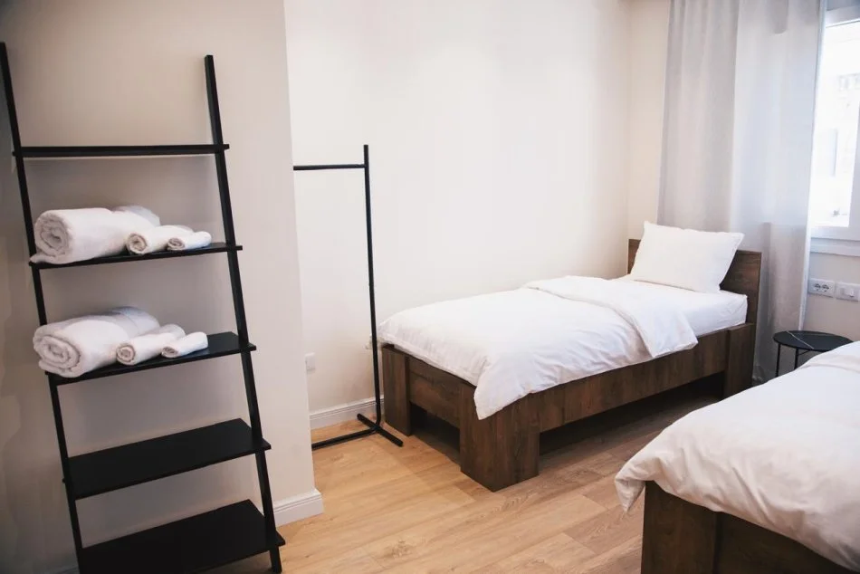 Tirane, jepet me qera apartament 2+1+Ballkon Kati 13, 114 m² 1.200 € (Ish Ekspozita)