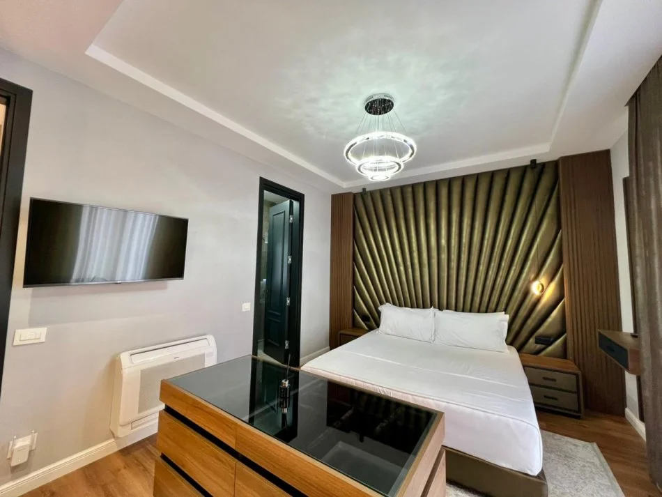 Tirane, jepet me qera apartament 2+1+Ballkon Kati 4, 130 m² 1.300 € (Secret Garden Residence)