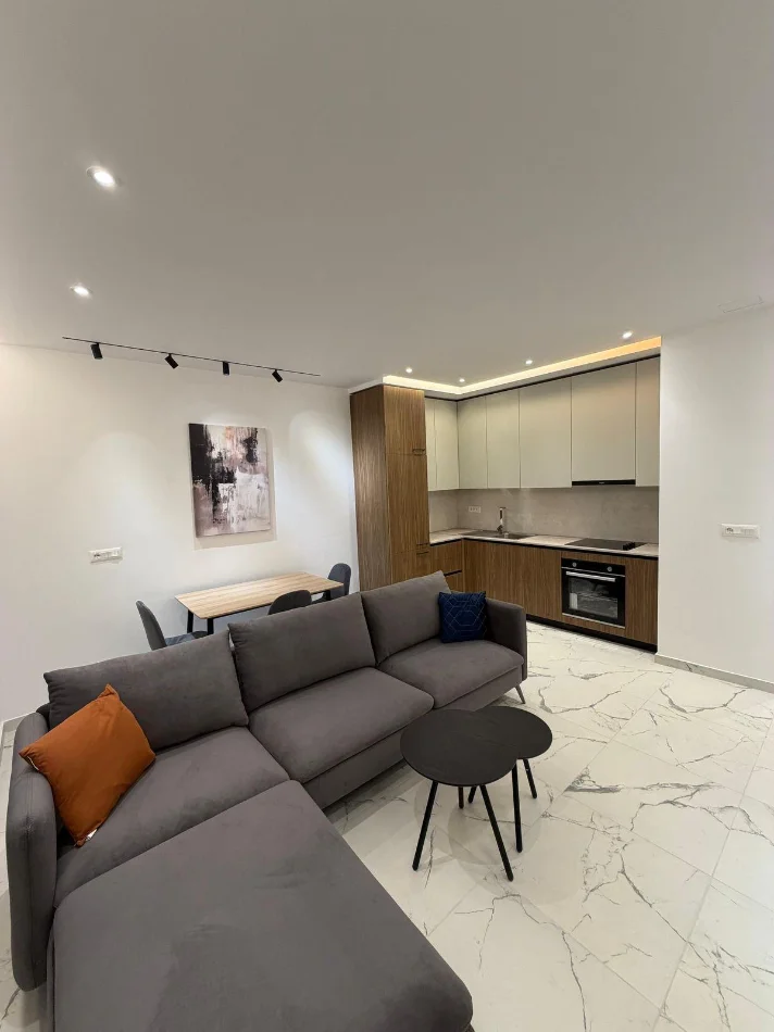 Tirane, jepet me qera apartament 1+1 Kati 6, 70 m² 700 € 