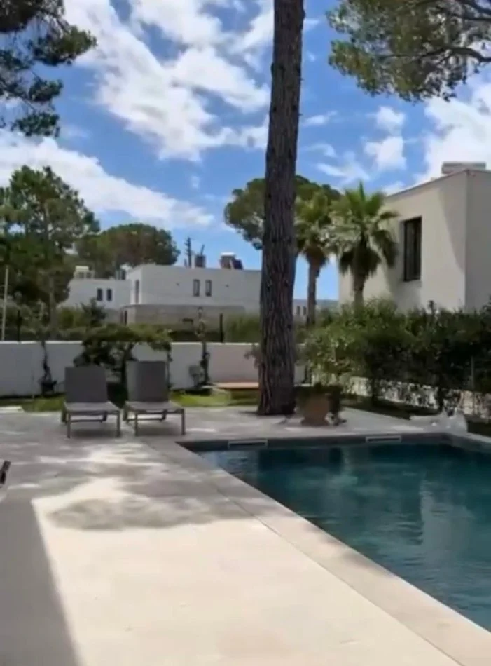 Durres, shitet Vile 5+1+Aneks Kati 0, 241 m² 1.400.000 € (gjiri lalezit)