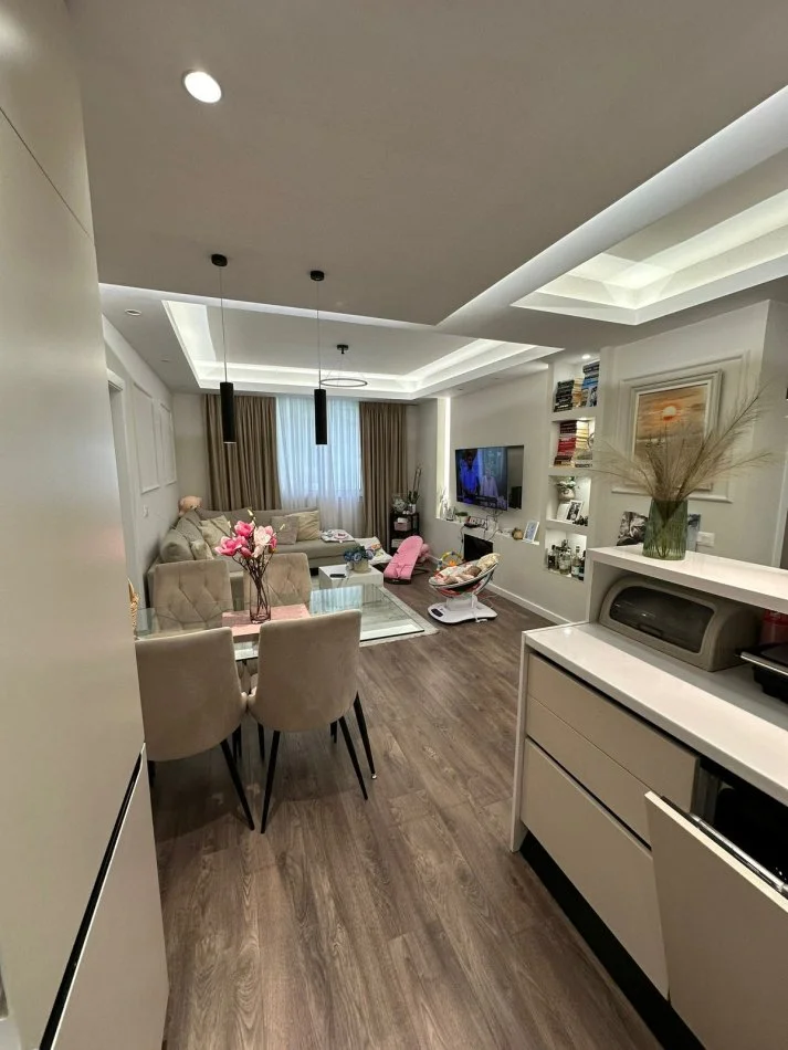 Tirane, shitet apartament 2+1 Kati 2, 90 m² 190.000 € (Rruga e Ullinjve)