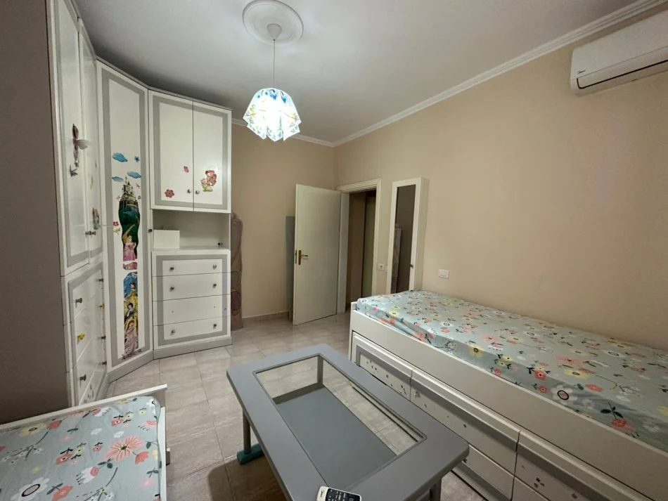 Rruga e Durresit apartament 2+1 me qira