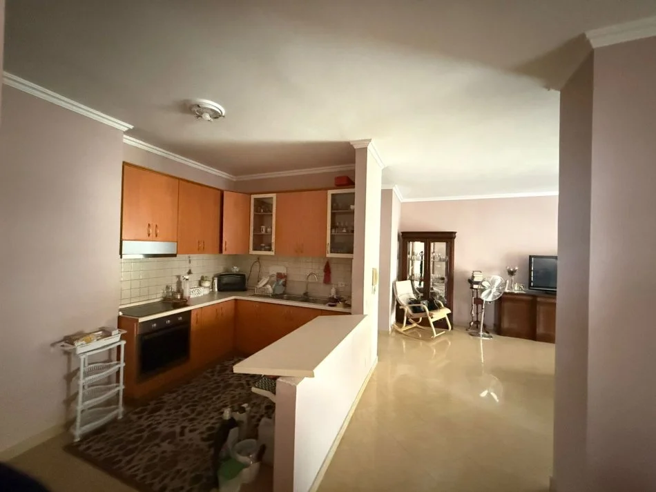 Tirane, shitet apartament 2+1 Kati 4, 115 m² 235.000 € (Rruga Riza Cerova)
