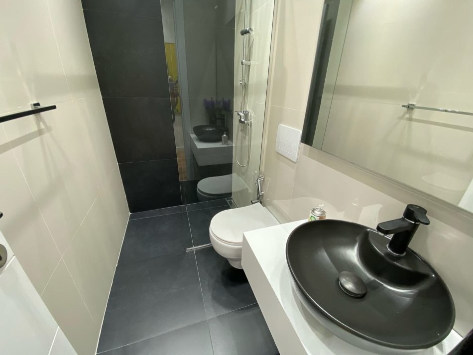 Tirane, jepet me qera apartament 2+1 Kati 7, 100 m² 1.000 € (bllok)