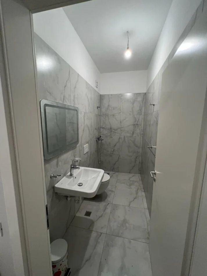 Tirane, shitet apartament 2+1+Ballkon Kati 3, 94 m² 235.000 € 