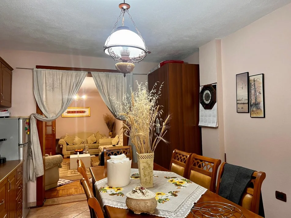 Tirane, shitet apartament 4+1+Ballkon Kati 4, 116 m² 235.000 € (Myslym shyri)