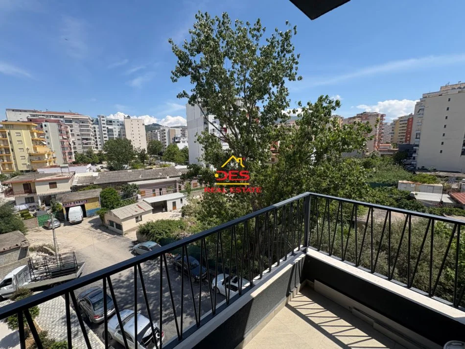 Vlore, jepet me qera apartament 1+1+Ballkon Kati 3, 70 m² 450 € (Rruga Gjergj Kastrioti)