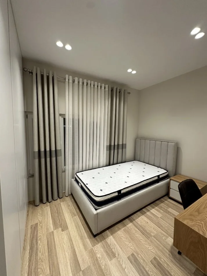 Tirane, jepet me qera apartament 2+1+Ballkon , 85 m² 600 € (Rruga Don Bosko)