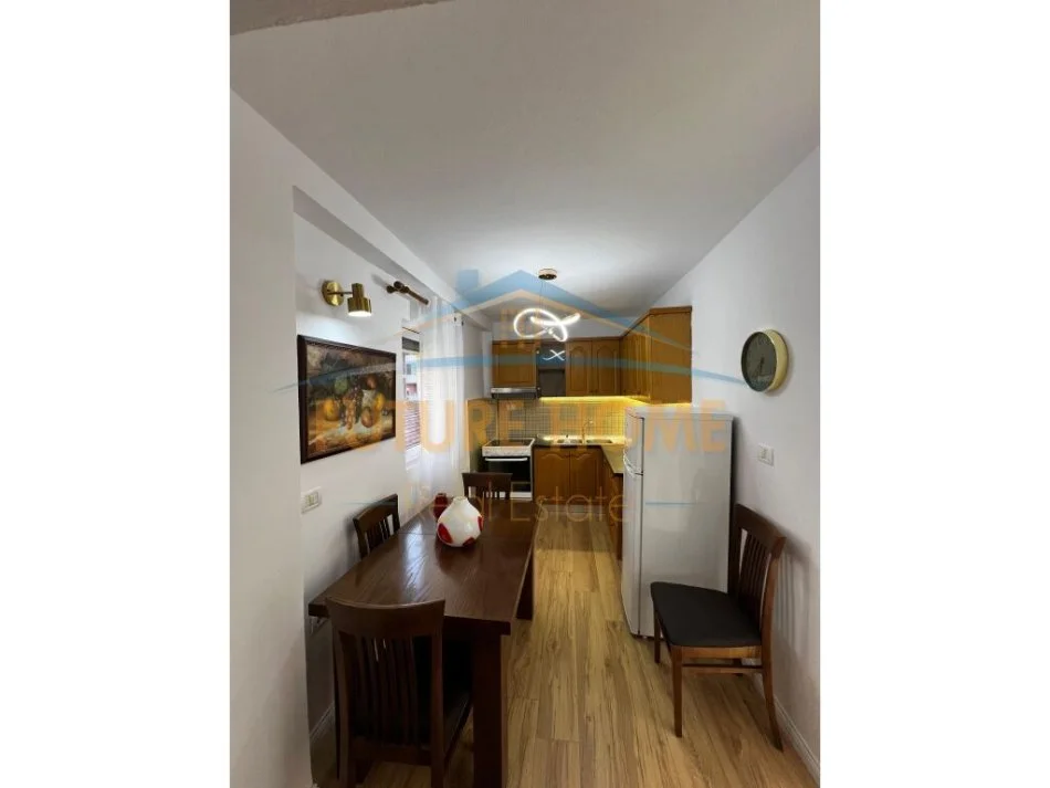 Tirane, jepet me qera apartament 2+1+Ballkon Kati 3, 85 m² 700 € (Sami Frasheri)