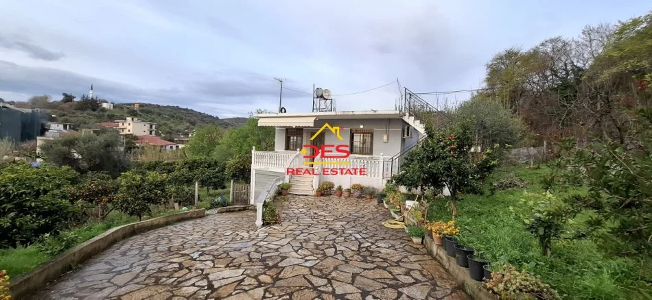 Vlore, jepet me qera shtepi 2+1+Ballkon Kati 1, 110 m² 350 € (Cerkovinë)