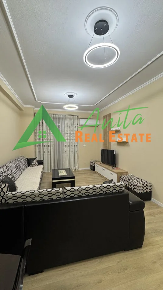 Tirane, jepet me qera apartament 1+1+Ballkon , 77 m² 600 € (21 Dhjetorit)
