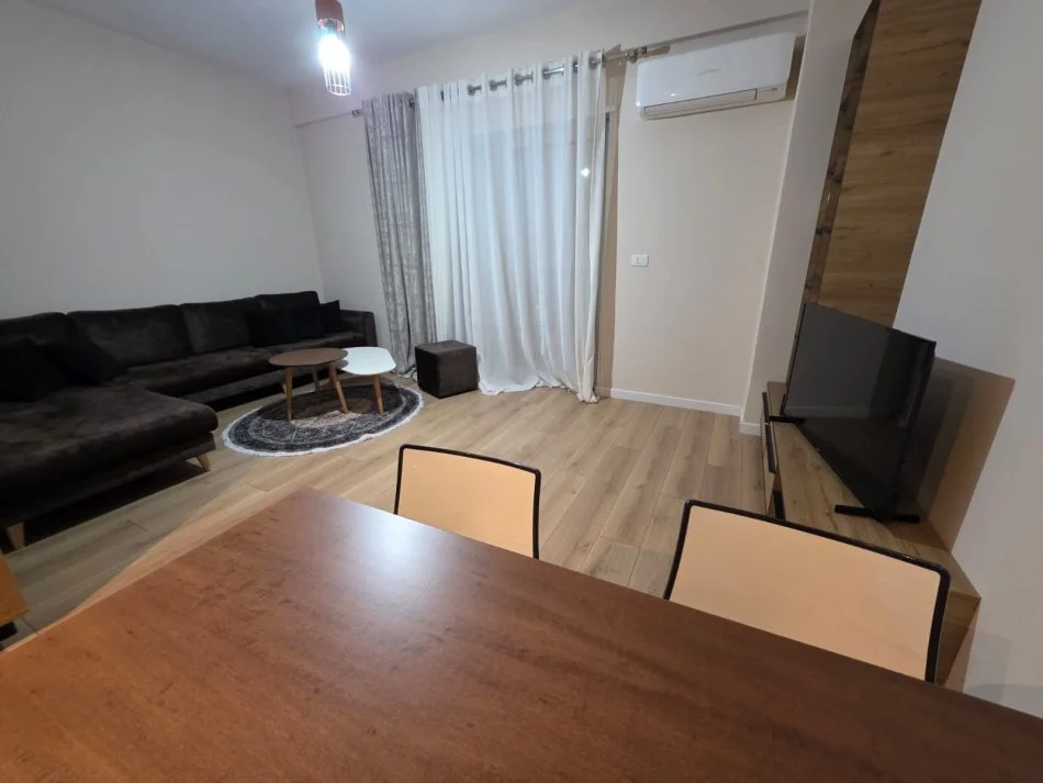 Tirane, jepet me qera apartament 2+1 Kati 4, 100 m² 900 € (Ring Center Zogu i Zi)